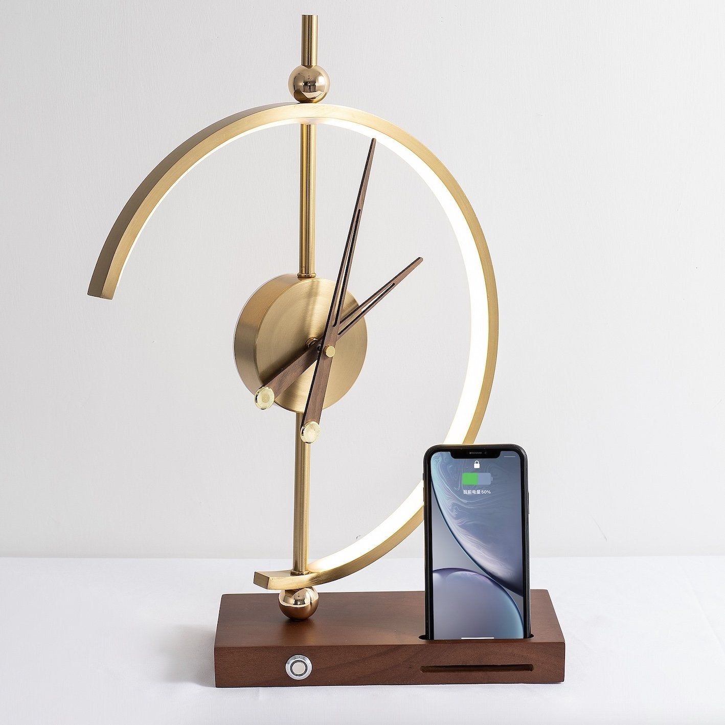 Lampe Horloge Moderne Élégante avec Chargeur Sans Fil - Esthétique Bois et Métal pour un Style de Vie Contemporain