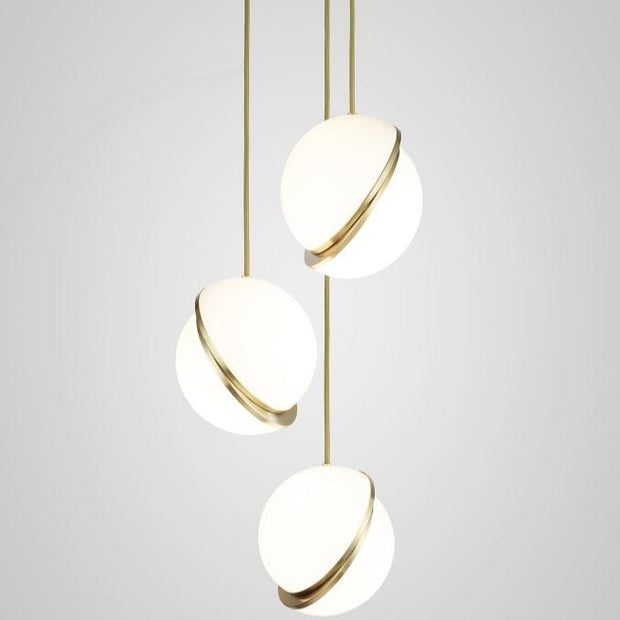 Crescent moon-shaped LED chandelier – Contemporary chic in acrylic and brass finish