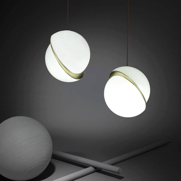 Crescent moon-shaped LED chandelier – Contemporary chic in acrylic and brass finish