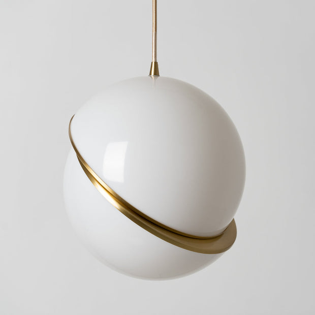 Crescent moon-shaped LED chandelier – Contemporary chic in acrylic and brass finish