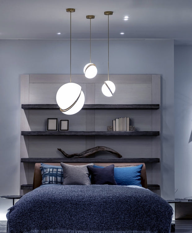 Crescent moon-shaped LED chandelier – Contemporary chic in acrylic and brass finish