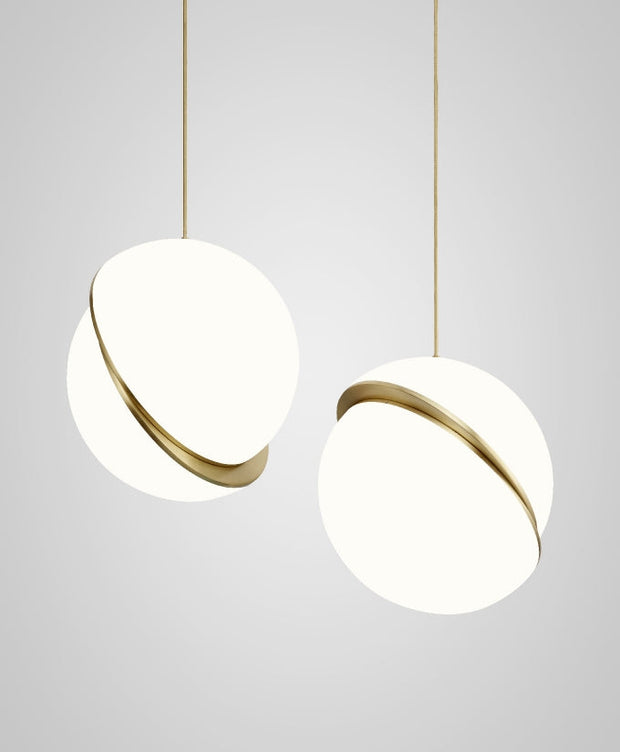 Crescent moon-shaped LED chandelier – Contemporary chic in acrylic and brass finish
