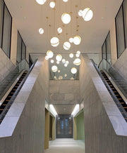 Crescent moon-shaped LED chandelier – Contemporary chic in acrylic and brass finish