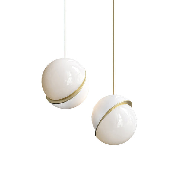 Crescent moon-shaped LED chandelier – Contemporary chic in acrylic and brass finish