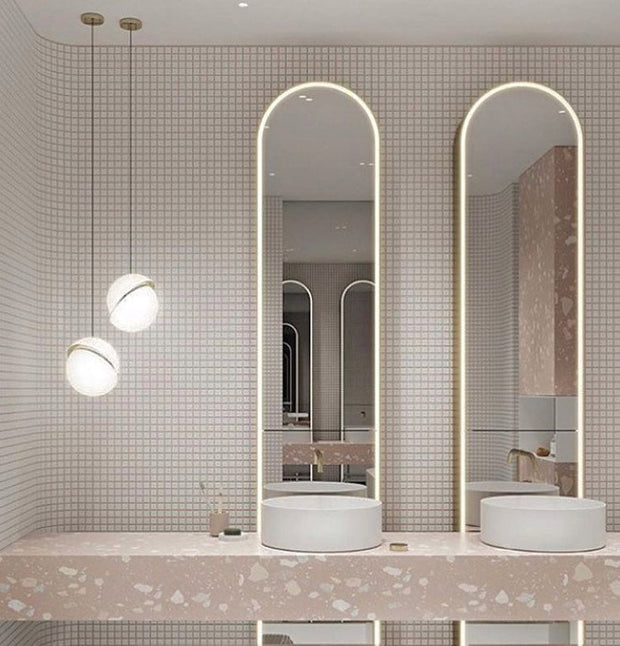 Crescent moon-shaped LED chandelier – Contemporary chic in acrylic and brass finish