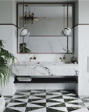 Crescent moon-shaped LED chandelier – Contemporary chic in acrylic and brass finish