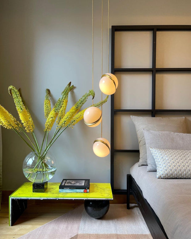 Crescent moon-shaped LED chandelier – Contemporary chic in acrylic and brass finish