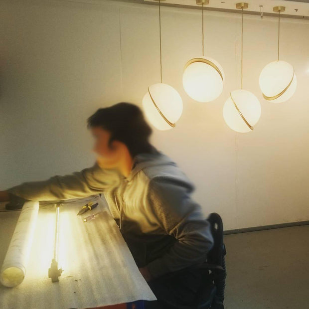 Crescent moon-shaped LED chandelier – Contemporary chic in acrylic and brass finish