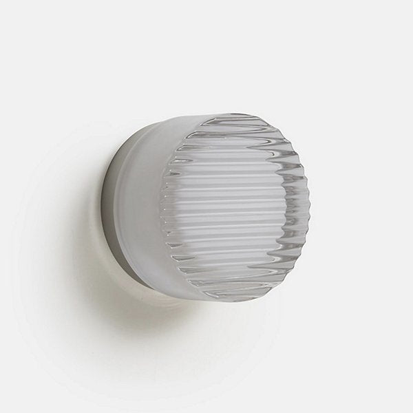 Elegant round LED wall sconce – Warm ambiance with Mylk glass diffuser for living room and bedroom decoration