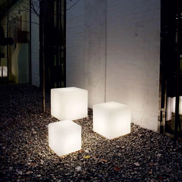 Bright outdoor Cube LED lamp - Rechargeable and remote-controlled for ultimate comfort
