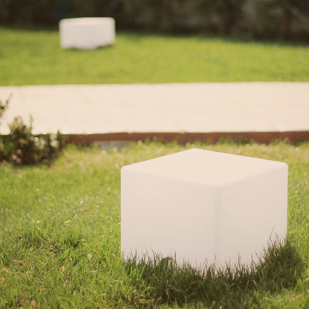 Bright outdoor Cube LED lamp - Rechargeable and remote-controlled for ultimate comfort