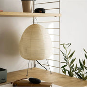 Elegant Japanese rice paper LED lamp – Artistic design with a chic wooden tripod