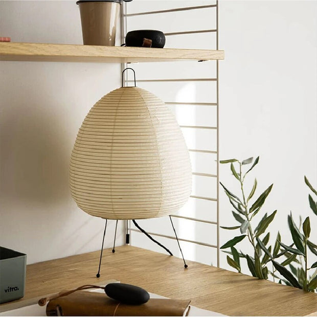 Elegant Japanese rice paper LED lamp – Artistic design with a chic wooden tripod