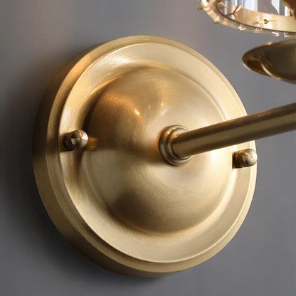 Élégance intemporelle : Applique murale en cristal vintage avec des détails exquis