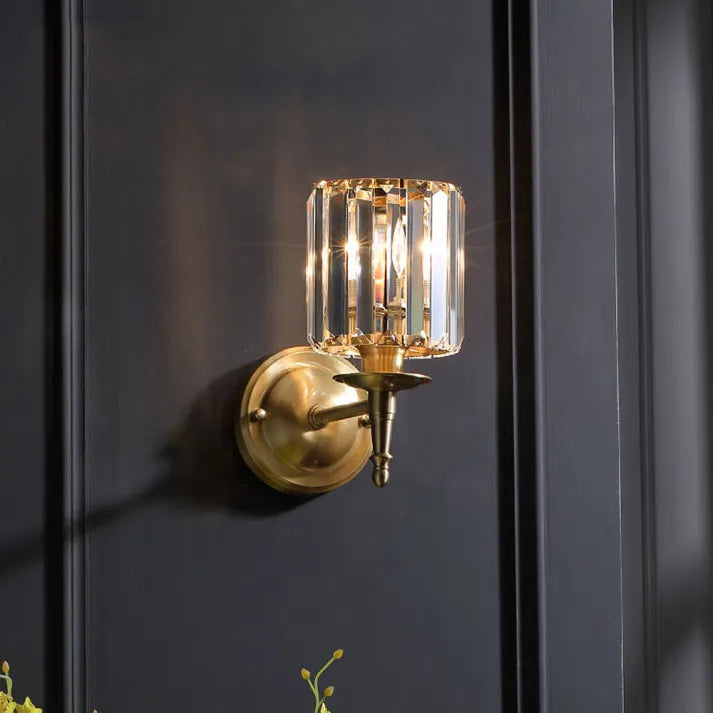 Élégance intemporelle : Applique murale en cristal vintage avec des détails exquis