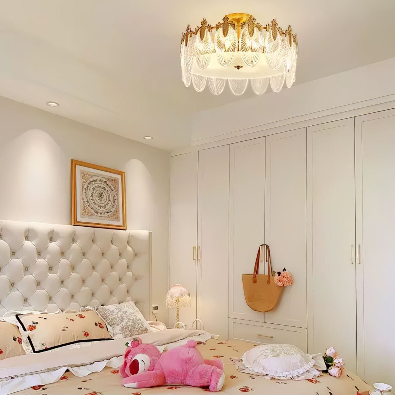 Superb round glass chandelier – Elegant pendant light with exquisite design