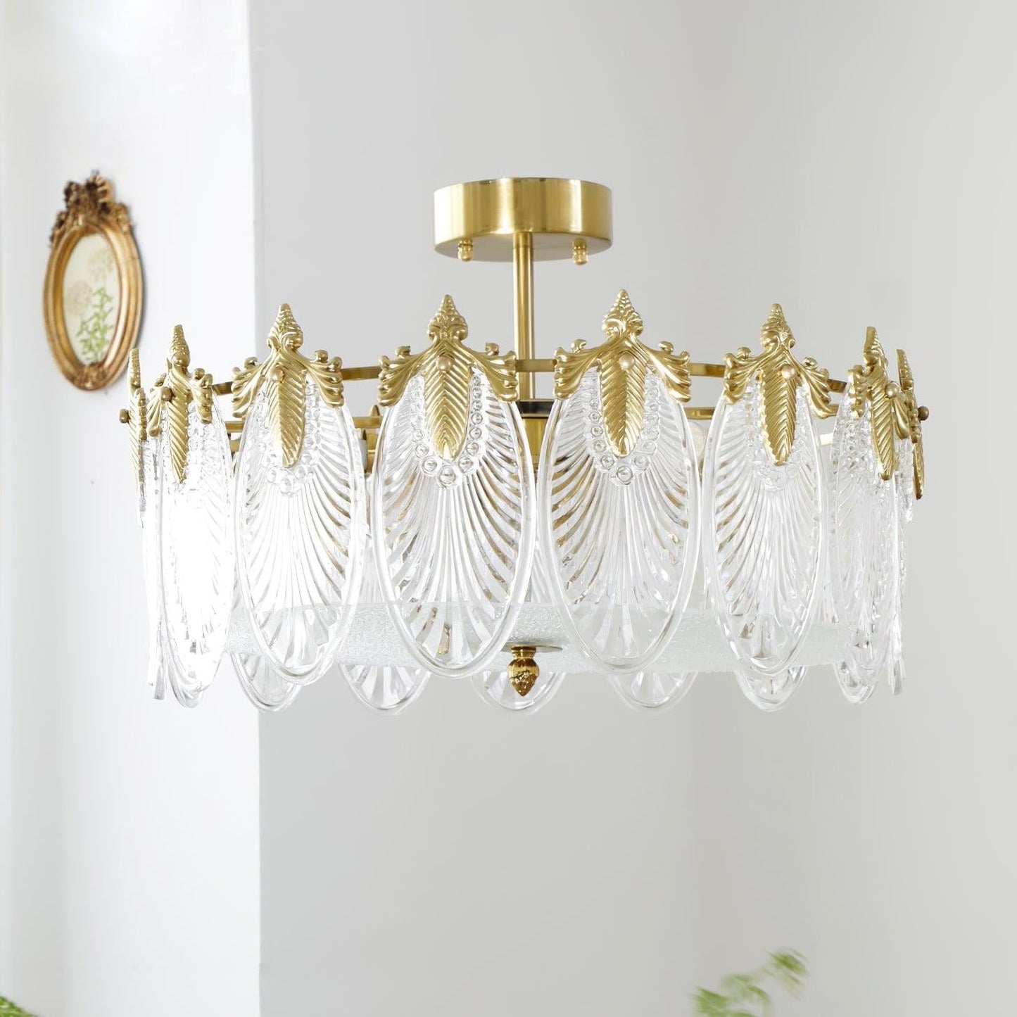 Superb round glass chandelier – Elegant pendant light with exquisite design