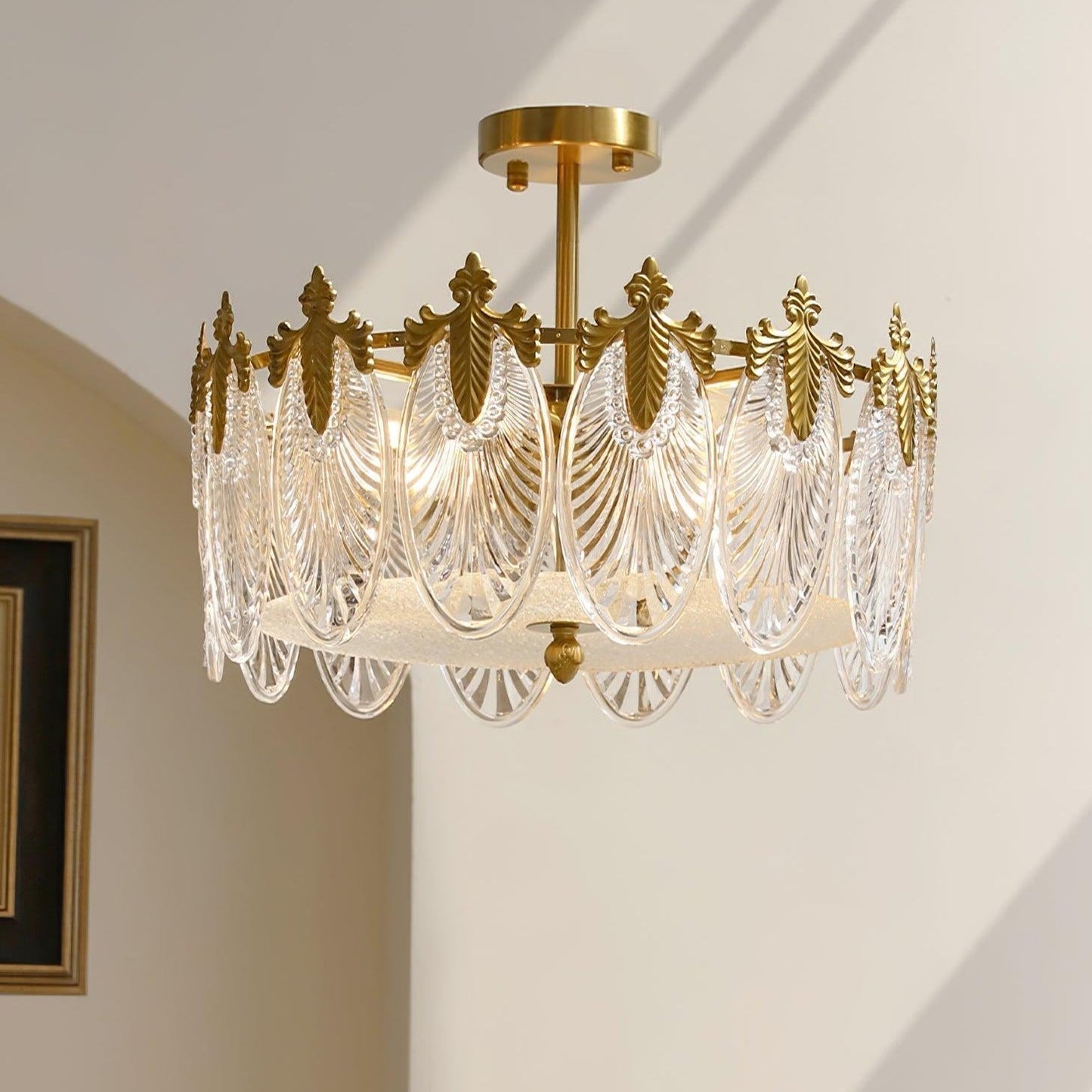 Superb round glass chandelier – Elegant pendant light with exquisite design