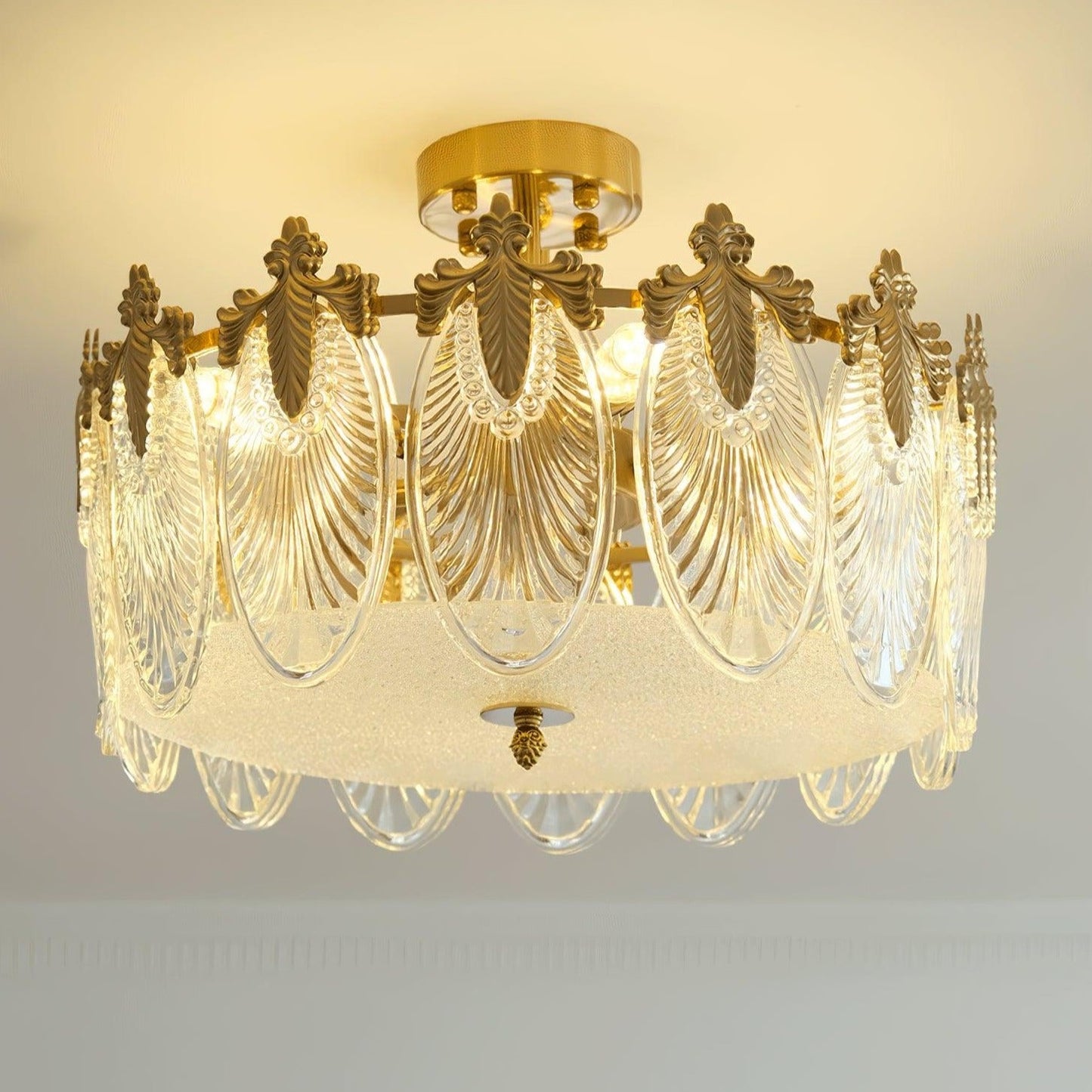 Superb round glass chandelier – Elegant pendant light with exquisite design