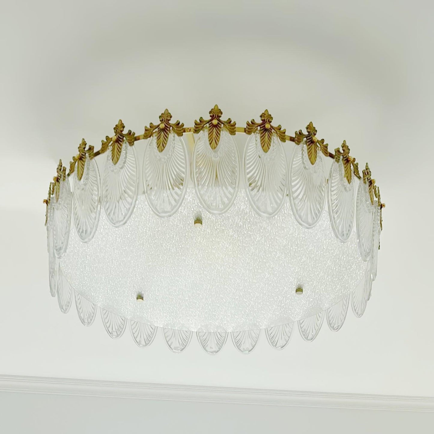 Superb round glass chandelier – Elegant pendant light with exquisite design