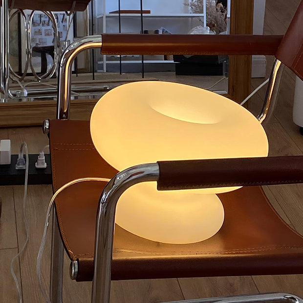 Charming donut-shaped table lamp – Cozy ambient glow with a distinctive design