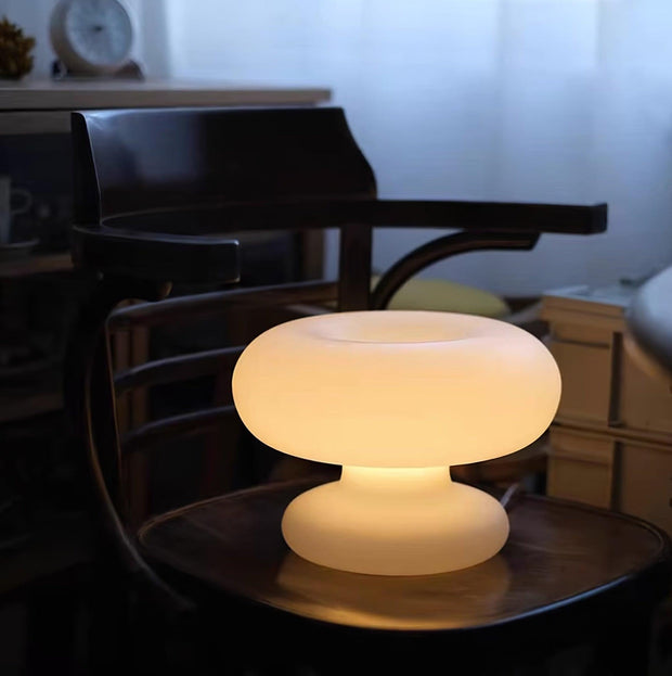 Charming donut-shaped table lamp – Cozy ambient glow with a distinctive design