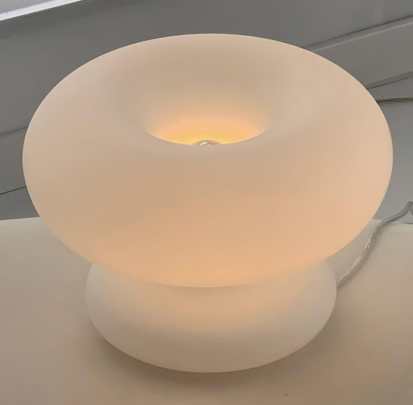 Lampe de table en forme de donut charmante – Éclat ambiant douillet avec un design distinctif
