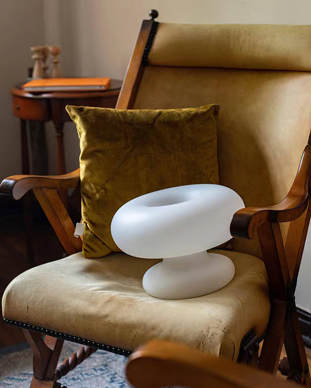 Charming donut-shaped table lamp – Cozy ambient glow with a distinctive design