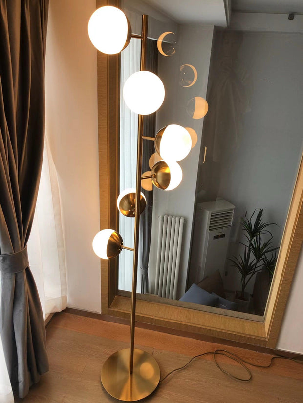 Lampe Arbre LED Doppler – Chic Contemporain avec Éclairage Éblouissant en Globe de Verre