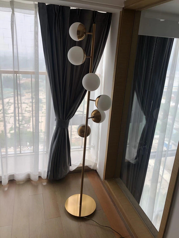 Lampe Arbre LED Doppler – Chic Contemporain avec Éclairage Éblouissant en Globe de Verre