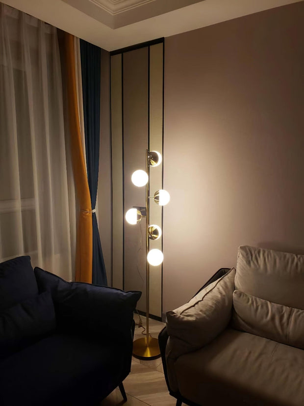Lampe Arbre LED Doppler – Chic Contemporain avec Éclairage Éblouissant en Globe de Verre