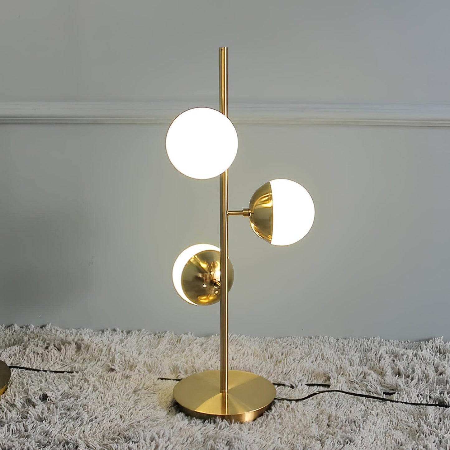 Doppler LED Tree Lamp – Contemporary Chic with Dazzling Glass Globe Lighting