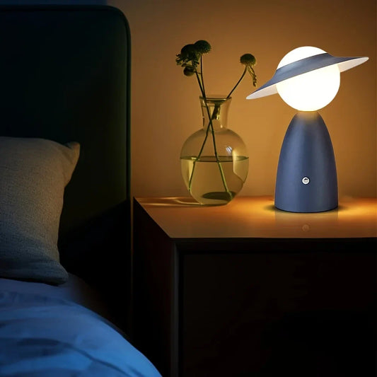 Lys upp ditt utrymme med TouchBright LED-lampa med trådlös laddning - enkel touchkontroll!