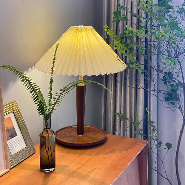 Timeless pleated wooden table lamp – A perfect blend of classic elegance and modern utility