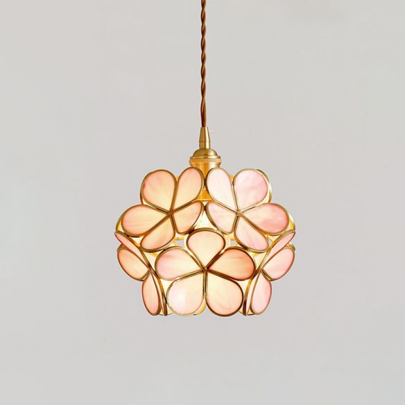 Vintage-inspired petal-shaped glass pendant – Timeless elegance for contemporary spaces
