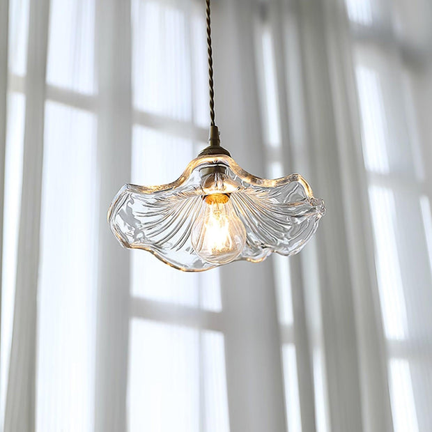 Charming Flower-Shaped Glass Pendant – Timeless Elegance in a Crystal-Clear Design