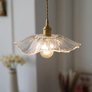 Charming Flower-Shaped Glass Pendant – Timeless Elegance in a Crystal-Clear Design