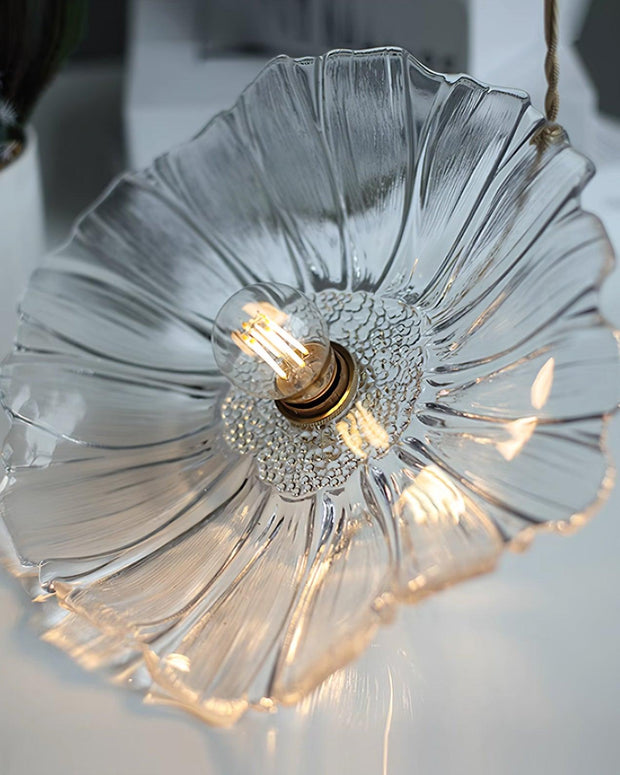 Charming Flower-Shaped Glass Pendant – Timeless Elegance in a Crystal-Clear Design