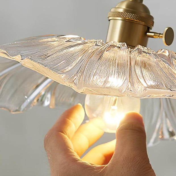 Charming Flower-Shaped Glass Pendant – Timeless Elegance in a Crystal-Clear Design