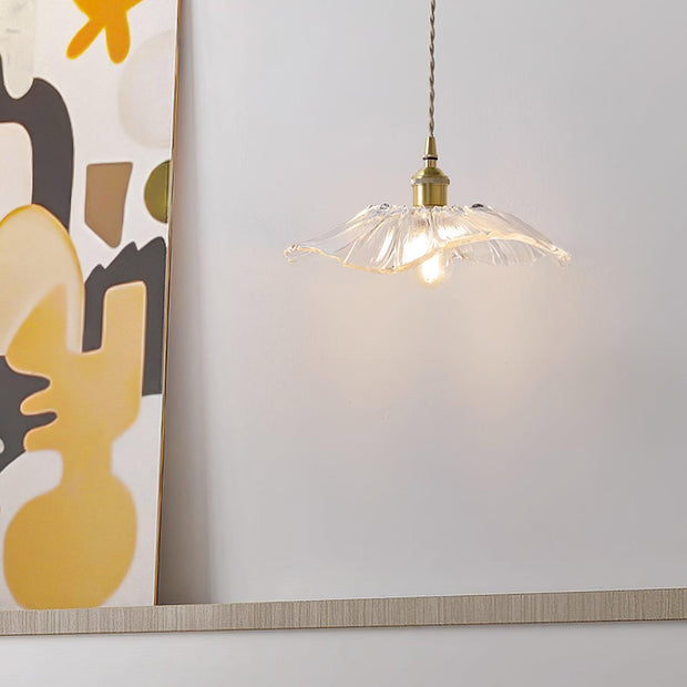 Charming Flower-Shaped Glass Pendant – Timeless Elegance in a Crystal-Clear Design