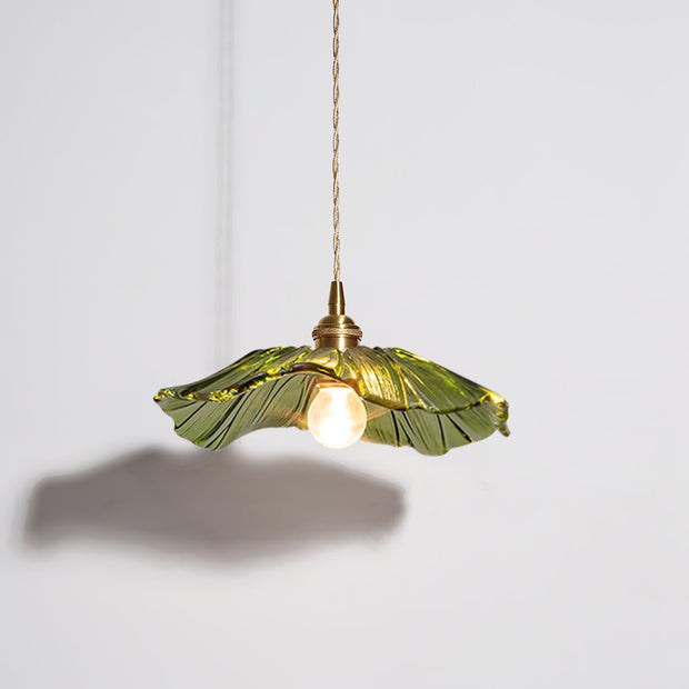 Charming Flower-Shaped Glass Pendant – Timeless Elegance in a Crystal-Clear Design