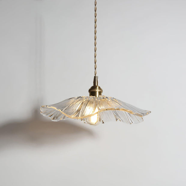 Charming Flower-Shaped Glass Pendant – Timeless Elegance in a Crystal-Clear Design