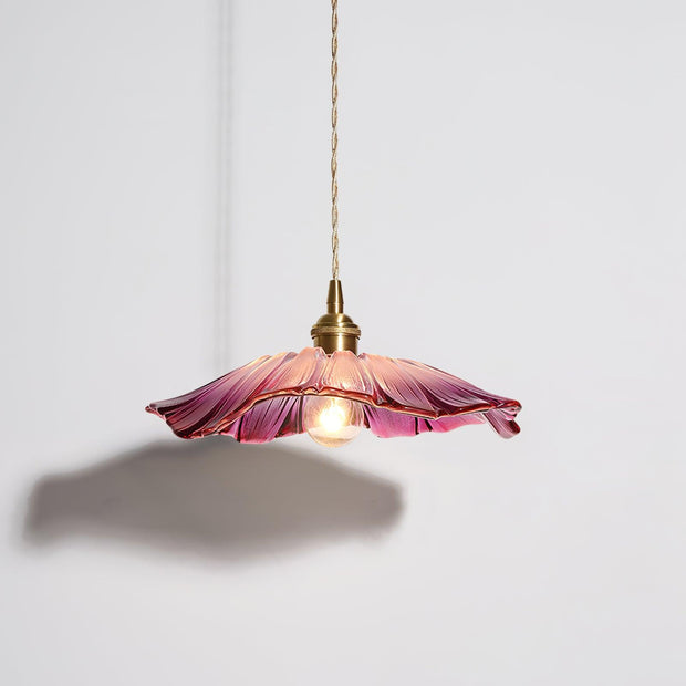 Charming Flower-Shaped Glass Pendant – Timeless Elegance in a Crystal-Clear Design