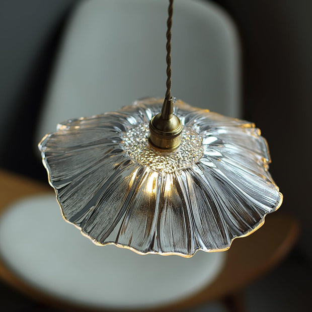 Charming Flower-Shaped Glass Pendant – Timeless Elegance in a Crystal-Clear Design