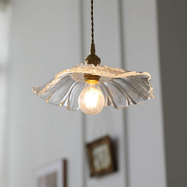 Charming Flower-Shaped Glass Pendant – Timeless Elegance in a Crystal-Clear Design