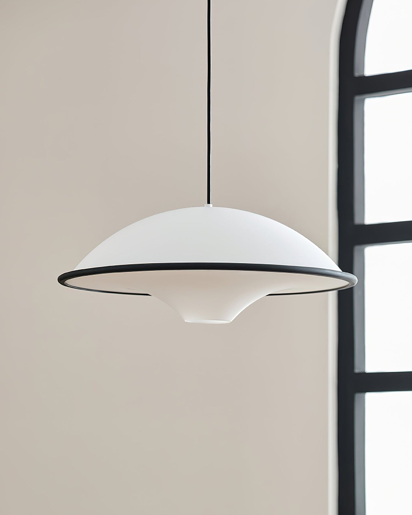 Suspension LED Fontana Élégante – Minimalisme Moderne Inspiré par les OVNI