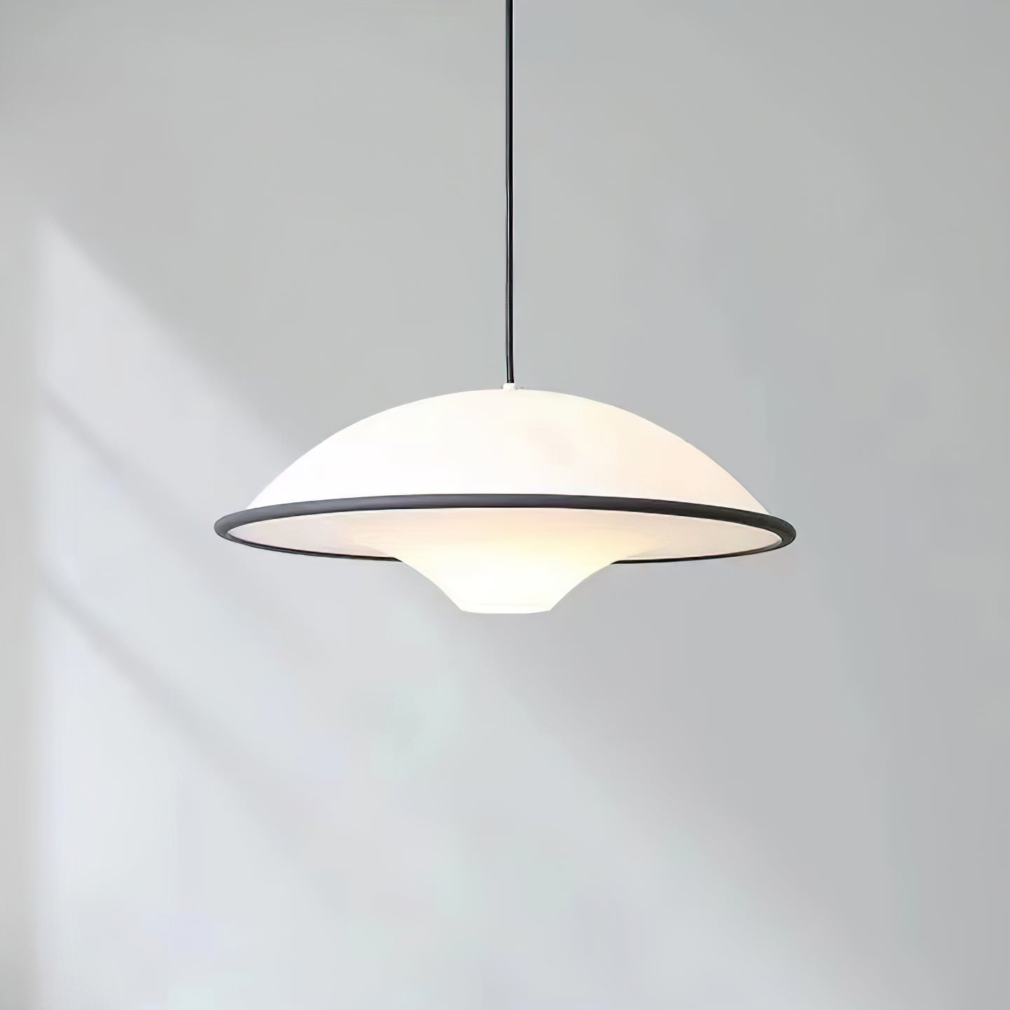 Suspension LED Fontana Élégante – Minimalisme Moderne Inspiré par les OVNI