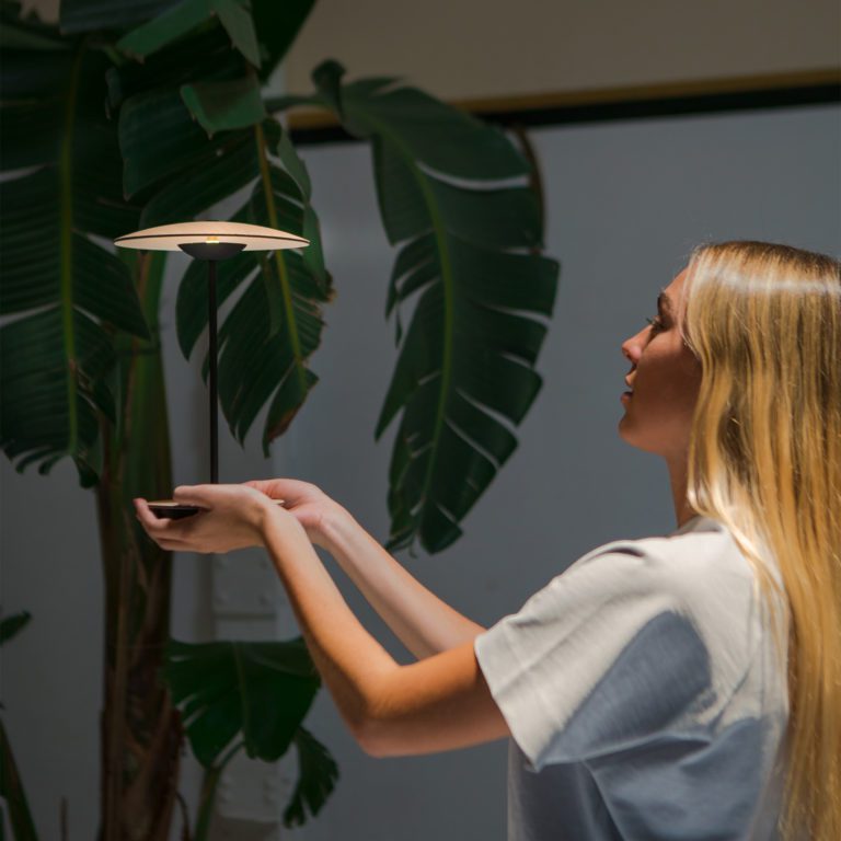 Lampe de table Marset Ginger – Design en métal chic avec éclairage LED intégré