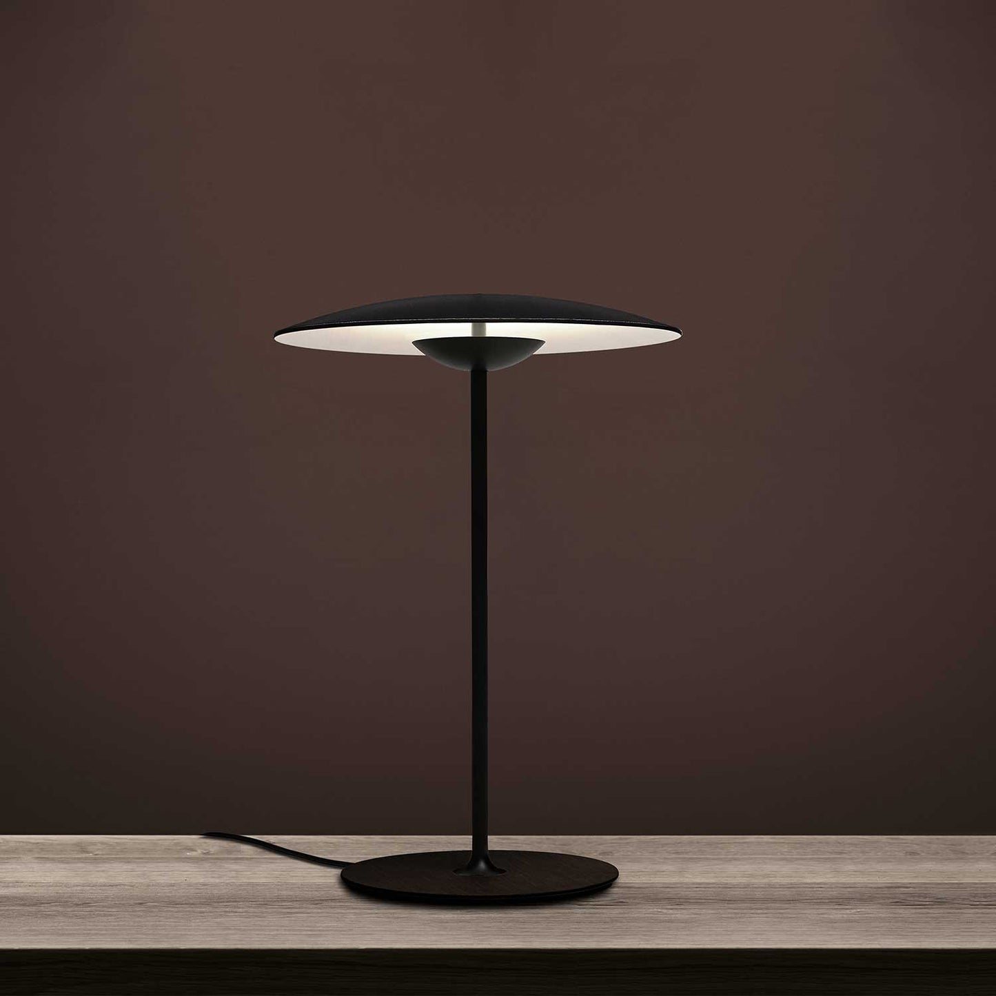 Lampe de table Marset Ginger – Design en métal chic avec éclairage LED intégré
