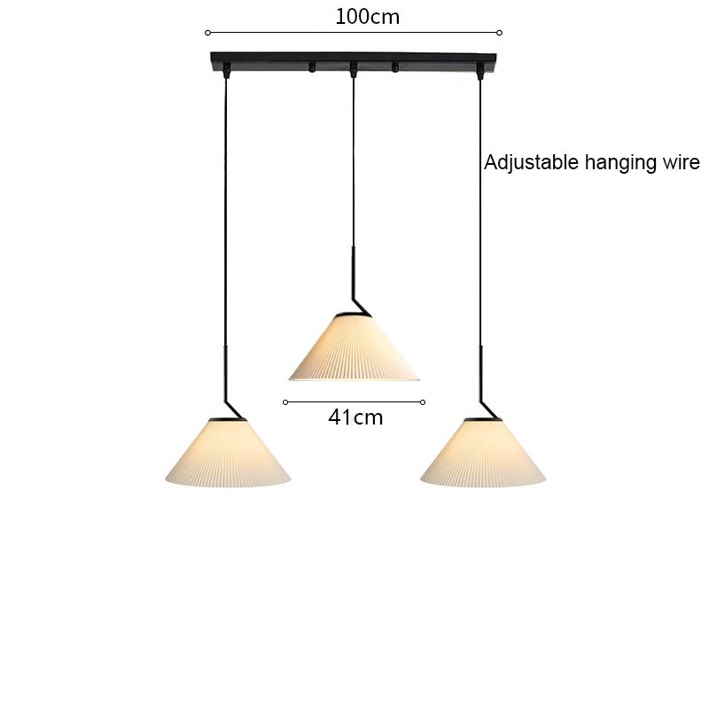 Élégance scandinave : Suspension LED en tissu crème avec design plissé nordique